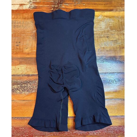 SKIMS Women's Seamless Sculpt Mid Thigh Short Shapewear – Black, Size 3XL - Picture 2 of 4